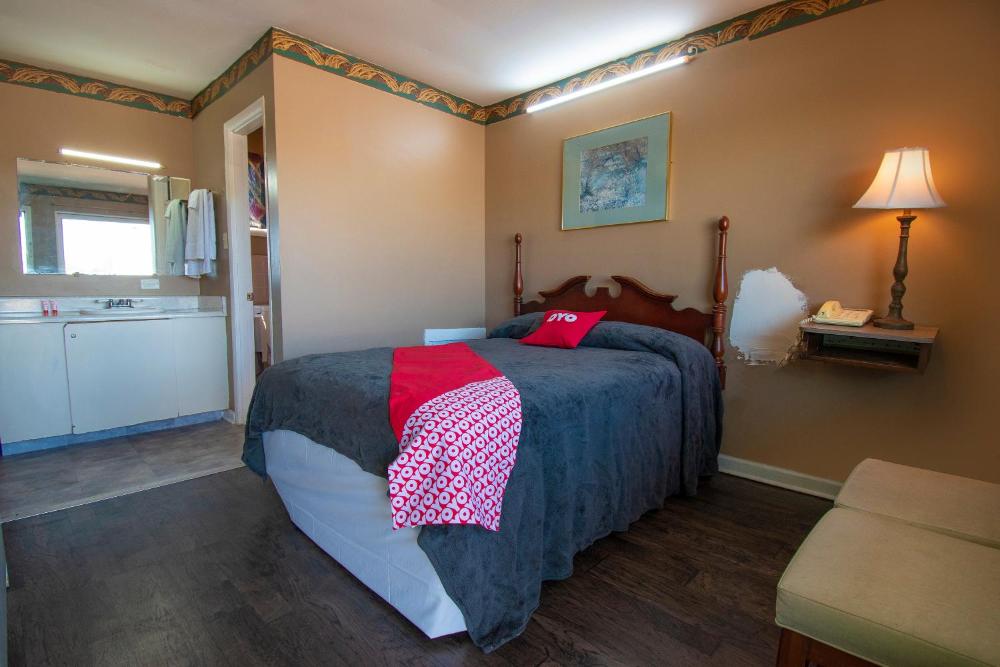 Queen Room interior
